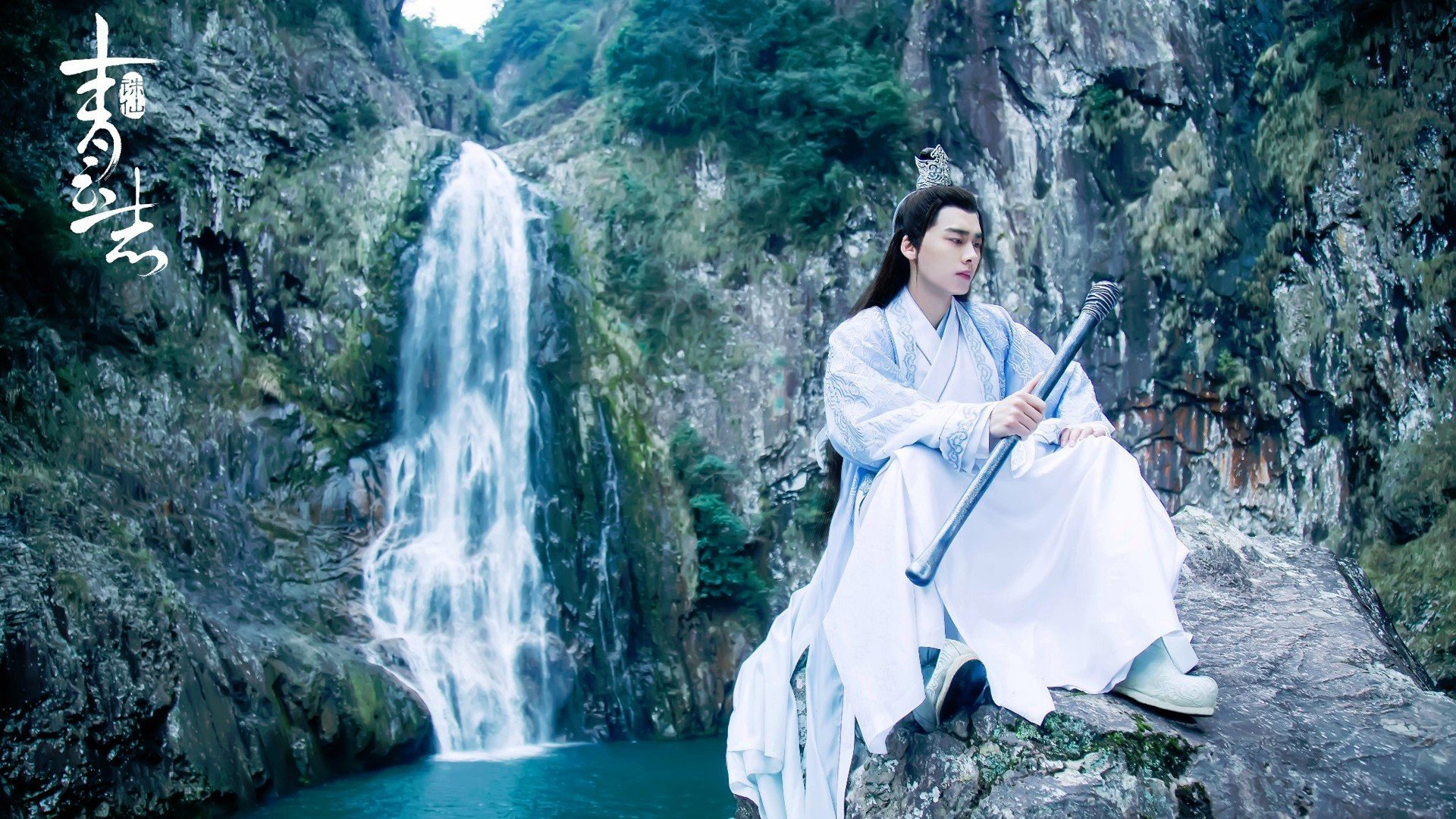 中场核心发挥关键作用，助力球队攻防平衡，中场球员技巧